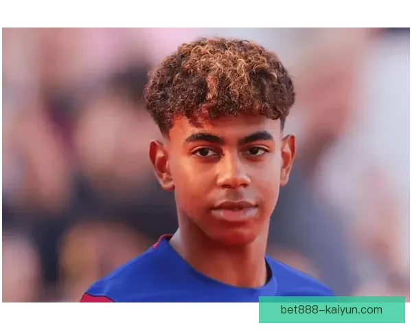 卡马文加迎来突破,成长过程中超越同龄人成为足球新星 卡马文加迎来突破,成长过程中超越同龄人成为足球新星