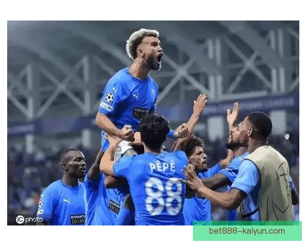 切尔西在欧冠小组赛中表现稳健，期待继续提升状态与实力